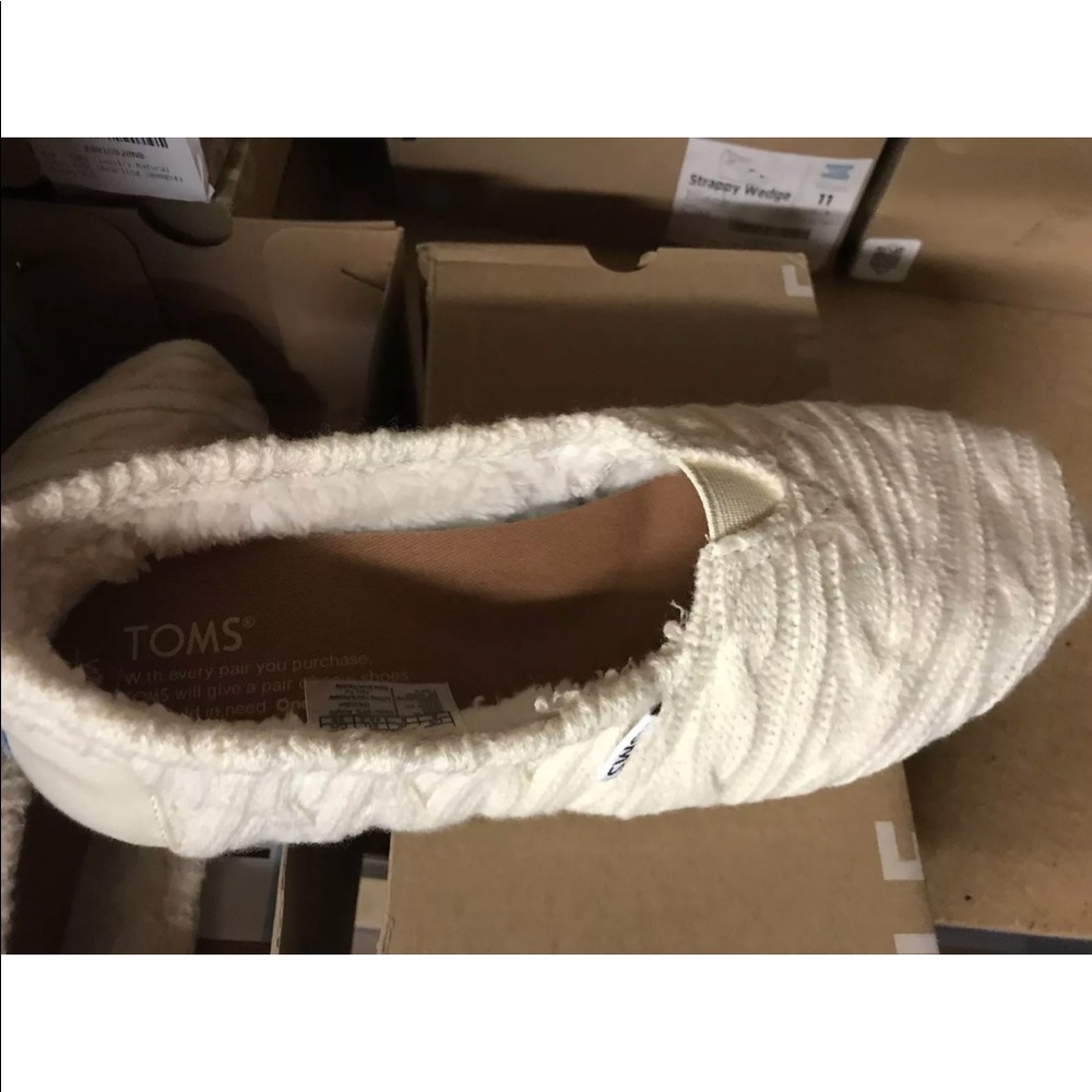 TOMS NATURAL CABLE KNIT SLIP ONS NEW IN BOX - Picture 3 of 4